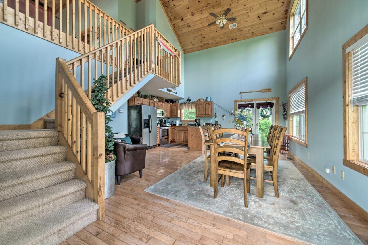 Sevierville Lake House With Deck And Foosball Table! 외부 사진